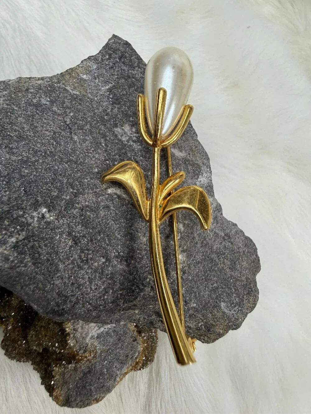 Vintage Napier Flower Faux Pearl & Gold Tone Brooch 1